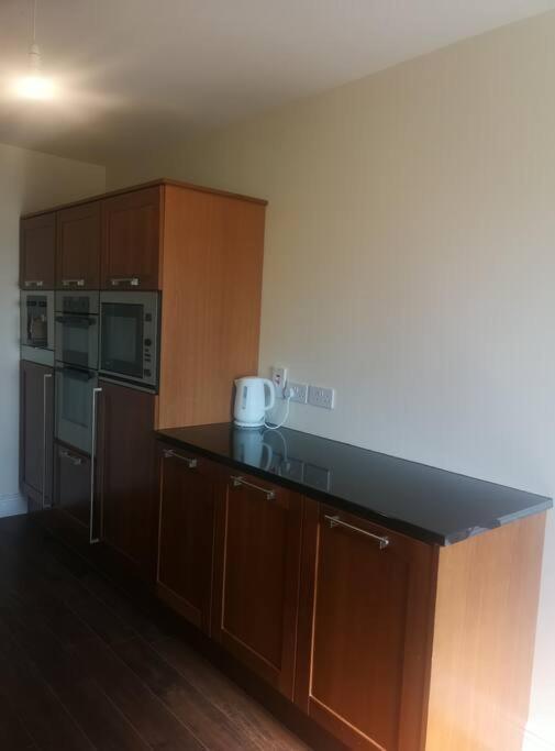 Spacious And Warm 2 Bedroom Apartment Sleeps Up To 5 アシー エクステリア 写真