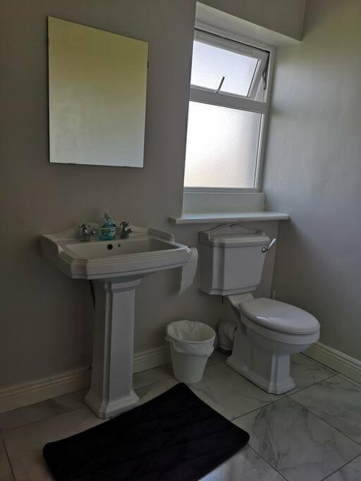 Spacious And Warm 2 Bedroom Apartment Sleeps Up To 5 アシー エクステリア 写真